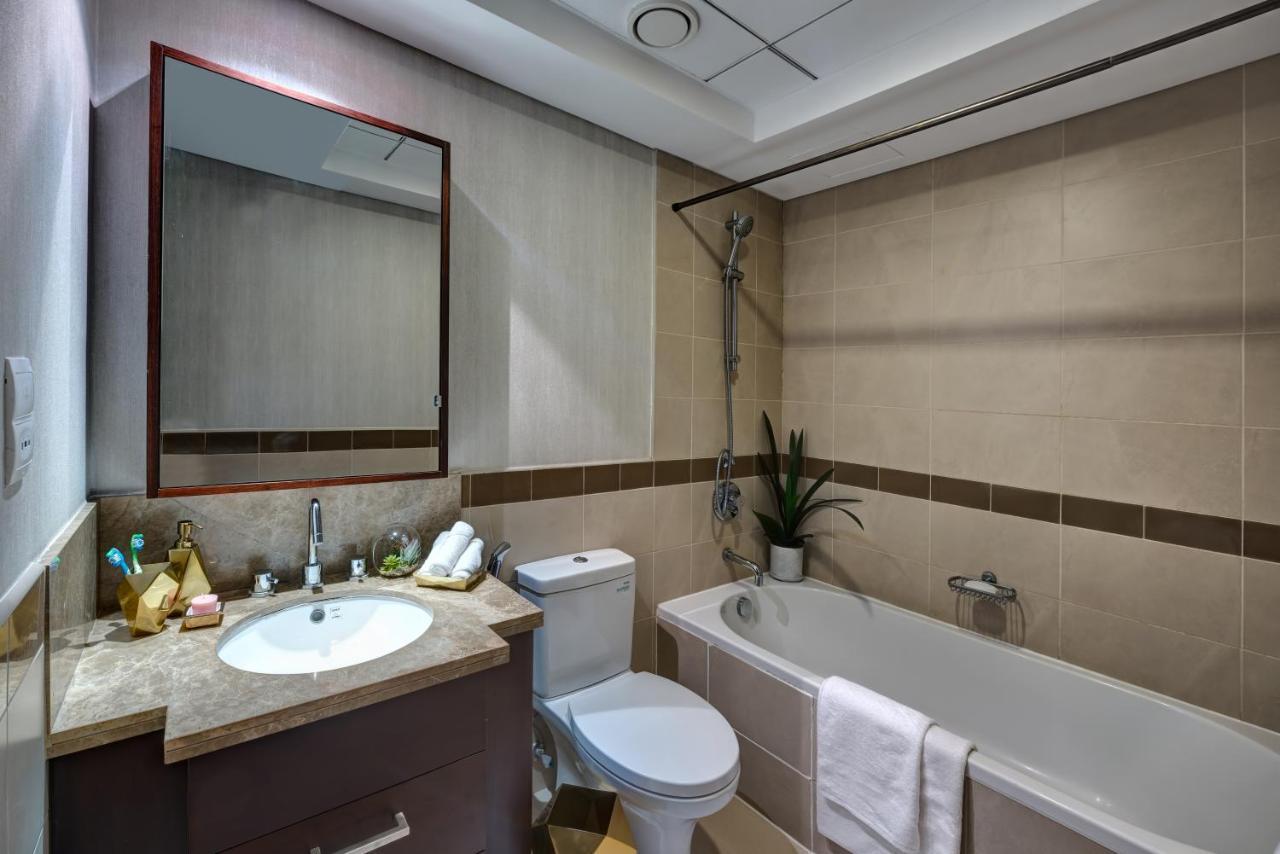 Durrani Homes - Designer 2Br Apt With Stunning Burj Khalifa And Fountain View Дубай Екстериор снимка